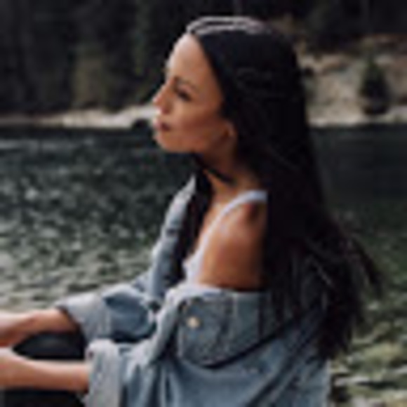 Meet your Posher, Hayley - Picture 1 of 1